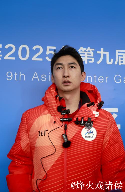 奥运冠军武大靖亮相贵州村超开幕：冰刀换足球，令人期待！